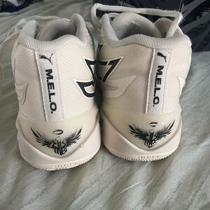 Mellow athletic shoes